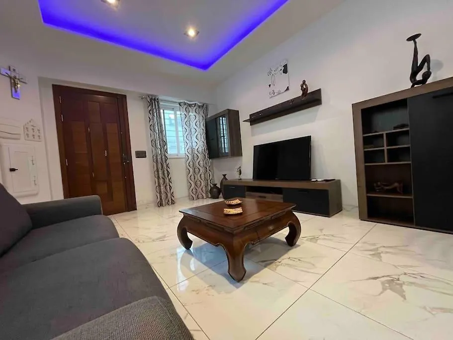 Entire Private House With Large Yard location