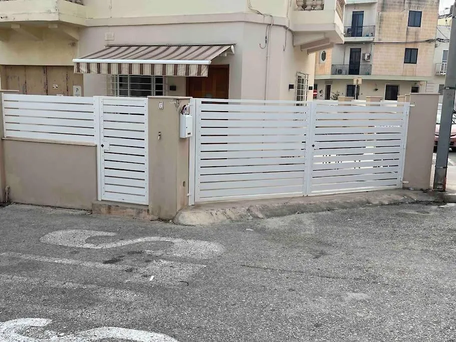 Entire Private House With Large Yard Apartment Is-Swieqi