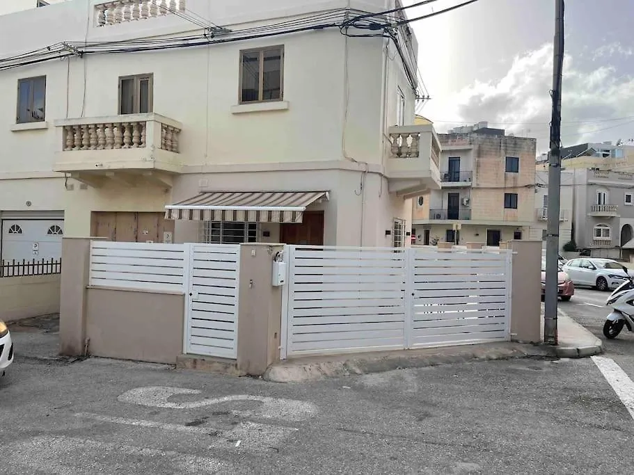 Entire Private House With Large Yard Apartment Is-Swieqi Malta
